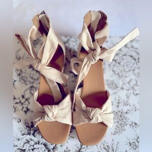 UGG Women's Yarrow Sandals Size 8.5